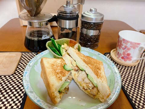 チキン照り焼きの残りでアレンジホットサンド